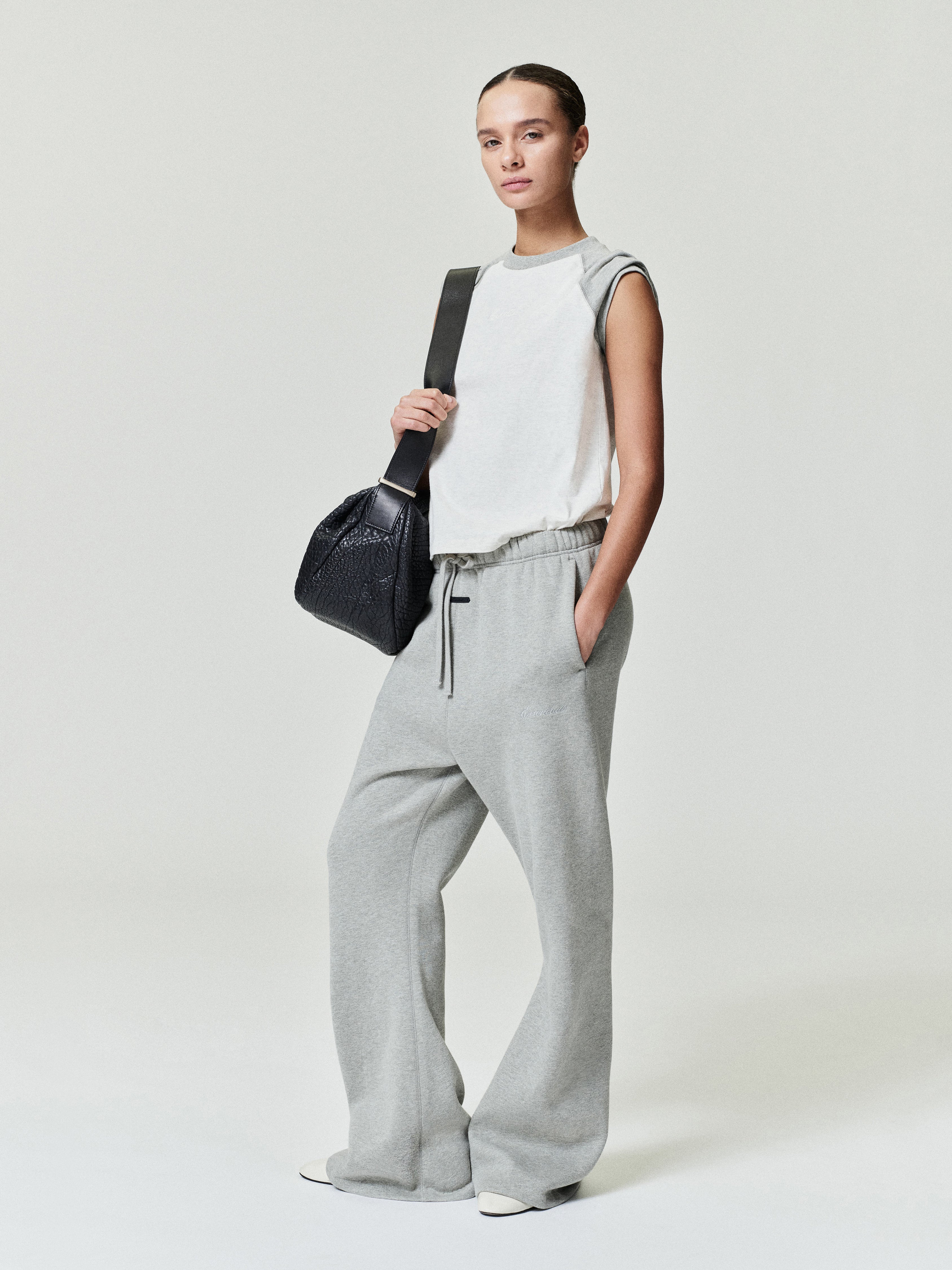 Womens Signature SS26 Classic Flare Sweatpant